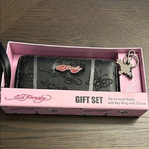 ED HARDY BLACK ZIPPY WALLET WITH BAG/KEYCHAIN